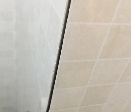 筠连瓷砖空鼓维修公司分享阳台瓷砖脱落的修复过程可以分为以下几个步骤